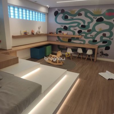 Apartamento com 164m², 3 quartos (sendo 3 suítes), 2 garagens, no bairro Cacupé em Florianópolis