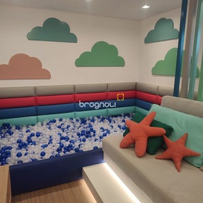 Apartamento com 164m², 3 quartos (sendo 3 suítes), 2 garagens, no bairro Cacupé em Florianópolis