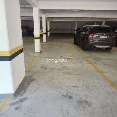 Apartamento com 164m², 3 quartos (sendo 3 suítes), 2 garagens, no bairro Cacupé em Florianópolis