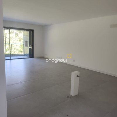 Apartamento com 164m², 3 quartos (sendo 3 suítes), 2 garagens, no bairro Cacupé em Florianópolis