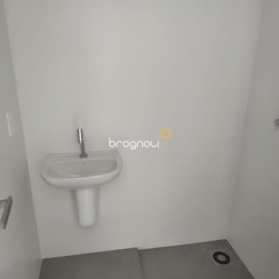 Apartamento com 164m², 3 quartos (sendo 3 suítes), 2 garagens, no bairro Cacupé em Florianópolis