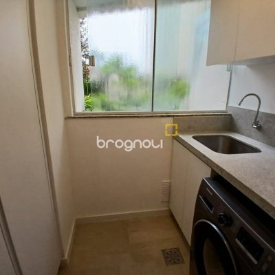 Apartamento com 106m², 2 quartos (sendo 2 suítes), 1 garagem, no bairro Coqueiros em Florianópolis