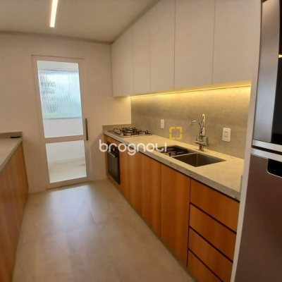 Apartamento com 106m², 2 quartos (sendo 2 suítes), 1 garagem, no bairro Coqueiros em Florianópolis