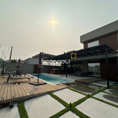 Casa com 323m², 4 quartos (sendo 4 suítes), 4 garagens, no bairro Ingleses em Florianópolis