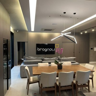 Casa com 323m², 4 quartos (sendo 4 suítes), 4 garagens, no bairro Ingleses em Florianópolis
