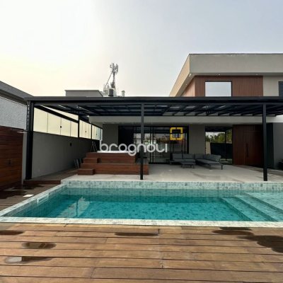 Casa com 323m², 4 quartos (sendo 4 suítes), 4 garagens, no bairro Ingleses em Florianópolis