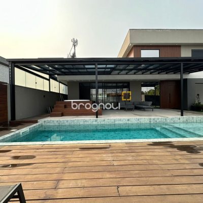 Casa com 323m², 4 quartos (sendo 4 suítes), 4 garagens, no bairro Ingleses em Florianópolis