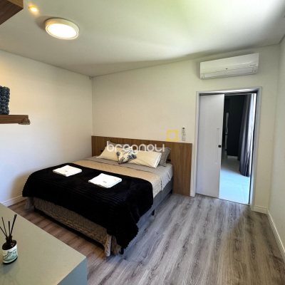 Casa com 323m², 4 quartos (sendo 4 suítes), 4 garagens, no bairro Ingleses em Florianópolis