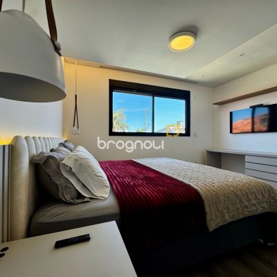 Casa com 323m², 4 quartos (sendo 4 suítes), 4 garagens, no bairro Ingleses em Florianópolis