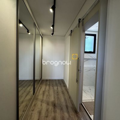 Casa com 323m², 4 quartos (sendo 4 suítes), 4 garagens, no bairro Ingleses em Florianópolis