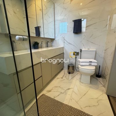 Casa com 323m², 4 quartos (sendo 4 suítes), 4 garagens, no bairro Ingleses em Florianópolis
