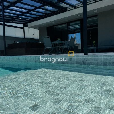 Casa com 323m², 4 quartos (sendo 4 suítes), 4 garagens, no bairro Ingleses em Florianópolis