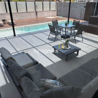 Casa com 323m², 4 quartos (sendo 4 suítes), 4 garagens, no bairro Ingleses em Florianópolis