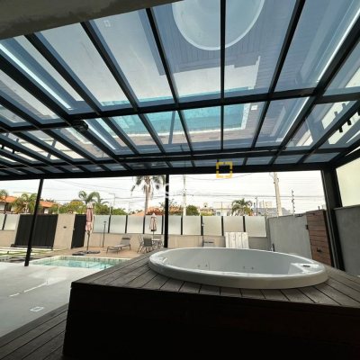 Casa com 323m², 4 quartos (sendo 4 suítes), 4 garagens, no bairro Ingleses em Florianópolis