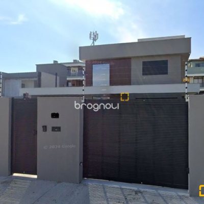 Casa com 323m², 4 quartos (sendo 4 suítes), 4 garagens, no bairro Ingleses em Florianópolis