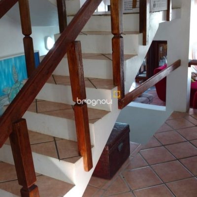 Casa com 270m², 5 quartos (sendo 1 suíte), 3 garagens, no bairro Itacorubi em Florianópolis
