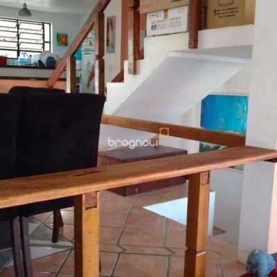 Casa com 270m², 5 quartos (sendo 1 suíte), 3 garagens, no bairro Itacorubi em Florianópolis