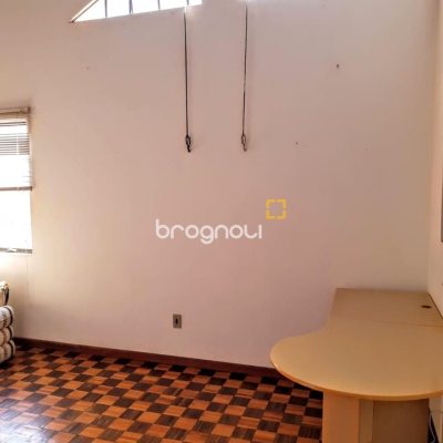 Casa com 270m², 5 quartos (sendo 1 suíte), 3 garagens, no bairro Itacorubi em Florianópolis