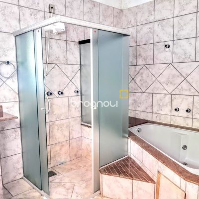 Casa com 270m², 5 quartos (sendo 1 suíte), 3 garagens, no bairro Itacorubi em Florianópolis