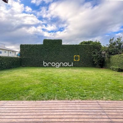 Casa com 230m², 3 quartos (sendo 1 suíte), 4 garagens, no bairro Jurerê Internacional em Florianópolis