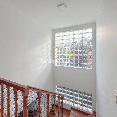 Casa com 230m², 3 quartos (sendo 1 suíte), 4 garagens, no bairro Jurerê Internacional em Florianópolis