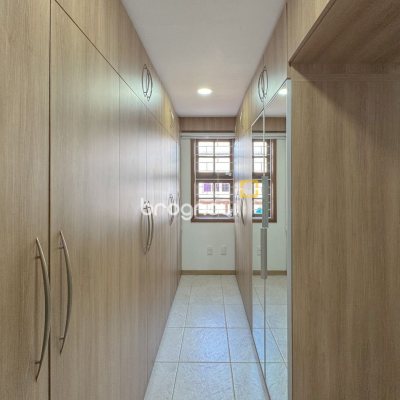 Casa com 230m², 3 quartos (sendo 1 suíte), 4 garagens, no bairro Jurerê Internacional em Florianópolis