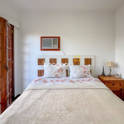 Casa com 230m², 3 quartos (sendo 1 suíte), 4 garagens, no bairro Jurerê Internacional em Florianópolis