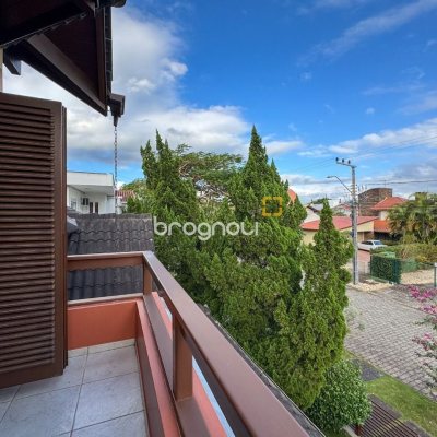 Casa com 230m², 3 quartos (sendo 1 suíte), 4 garagens, no bairro Jurerê Internacional em Florianópolis