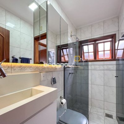 Casa com 230m², 3 quartos (sendo 1 suíte), 4 garagens, no bairro Jurerê Internacional em Florianópolis