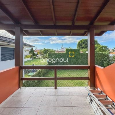 Casa com 230m², 3 quartos (sendo 1 suíte), 4 garagens, no bairro Jurerê Internacional em Florianópolis