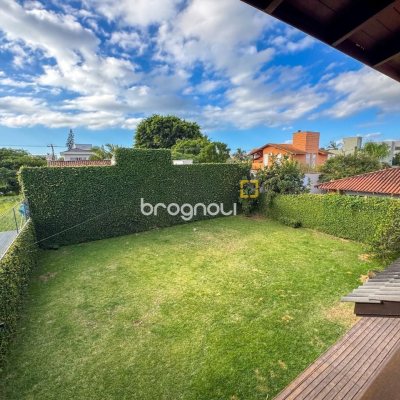 Casa com 230m², 3 quartos (sendo 1 suíte), 4 garagens, no bairro Jurerê Internacional em Florianópolis