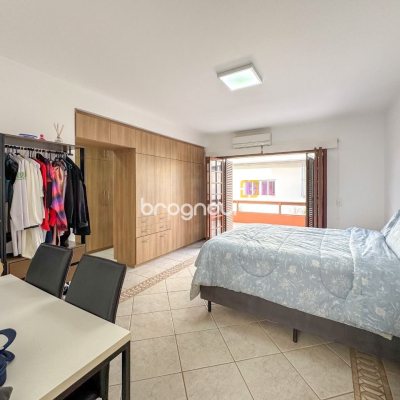 Casa com 230m², 3 quartos (sendo 1 suíte), 4 garagens, no bairro Jurerê Internacional em Florianópolis