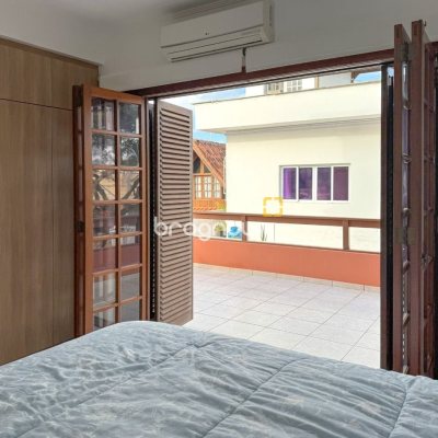 Casa com 230m², 3 quartos (sendo 1 suíte), 4 garagens, no bairro Jurerê Internacional em Florianópolis