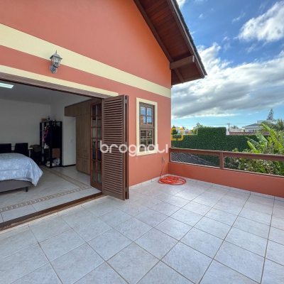 Casa com 230m², 3 quartos (sendo 1 suíte), 4 garagens, no bairro Jurerê Internacional em Florianópolis