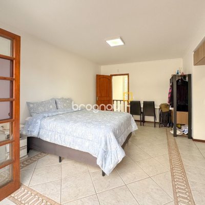 Casa com 230m², 3 quartos (sendo 1 suíte), 4 garagens, no bairro Jurerê Internacional em Florianópolis