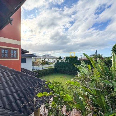 Casa com 230m², 3 quartos (sendo 1 suíte), 4 garagens, no bairro Jurerê Internacional em Florianópolis