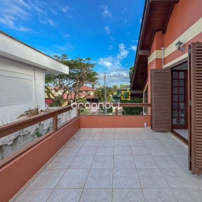 Casa com 230m², 3 quartos (sendo 1 suíte), 4 garagens, no bairro Jurerê Internacional em Florianópolis
