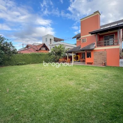 Casa com 230m², 3 quartos (sendo 1 suíte), 4 garagens, no bairro Jurerê Internacional em Florianópolis