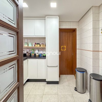 Casa com 230m², 3 quartos (sendo 1 suíte), 4 garagens, no bairro Jurerê Internacional em Florianópolis