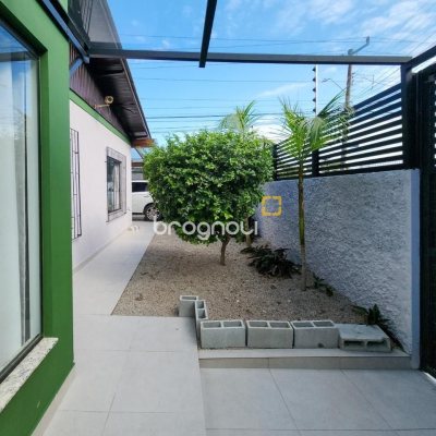 Casa com 95m², 3 quartos (sendo 1 suíte), 2 garagens, no bairro Saco dos Limões em Florianópolis