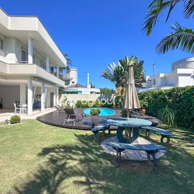 Casa com 605m², 6 quartos (sendo 5 suítes), 6 garagens, no bairro Jurerê Internacional em Florianópolis