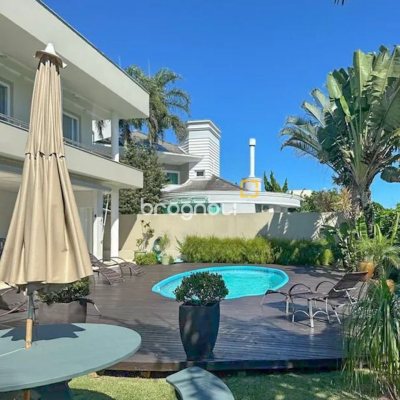 Casa com 605m², 6 quartos (sendo 5 suítes), 6 garagens, no bairro Jurerê Internacional em Florianópolis