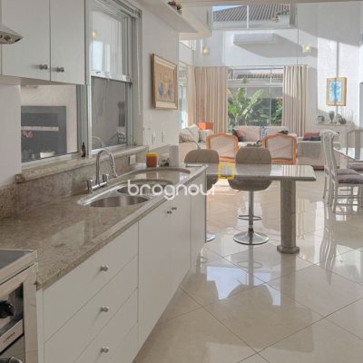 Casa com 605m², 6 quartos (sendo 5 suítes), 6 garagens, no bairro Jurerê Internacional em Florianópolis