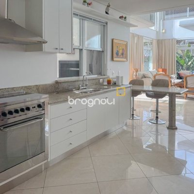 Casa com 605m², 6 quartos (sendo 5 suítes), 6 garagens, no bairro Jurerê Internacional em Florianópolis