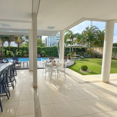 Casa com 605m², 6 quartos (sendo 5 suítes), 6 garagens, no bairro Jurerê Internacional em Florianópolis