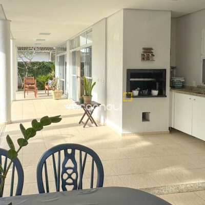 Casa com 605m², 6 quartos (sendo 5 suítes), 6 garagens, no bairro Jurerê Internacional em Florianópolis