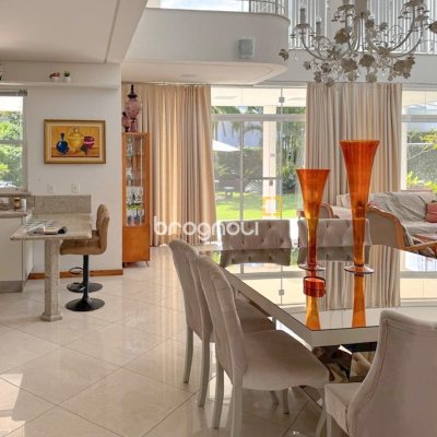 Casa com 605m², 6 quartos (sendo 5 suítes), 6 garagens, no bairro Jurerê Internacional em Florianópolis
