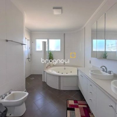 Casa com 605m², 6 quartos (sendo 5 suítes), 6 garagens, no bairro Jurerê Internacional em Florianópolis
