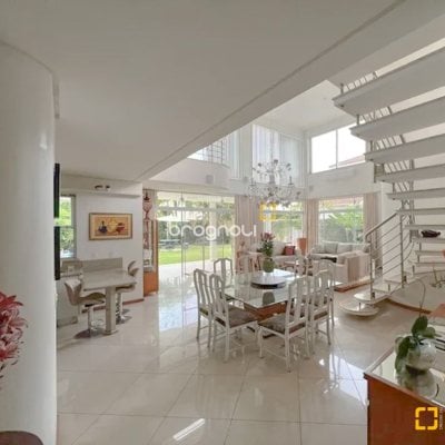 Casa com 605m², 6 quartos (sendo 5 suítes), 6 garagens, no bairro Jurerê Internacional em Florianópolis