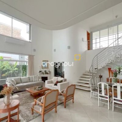 Casa com 605m², 6 quartos (sendo 5 suítes), 6 garagens, no bairro Jurerê Internacional em Florianópolis
